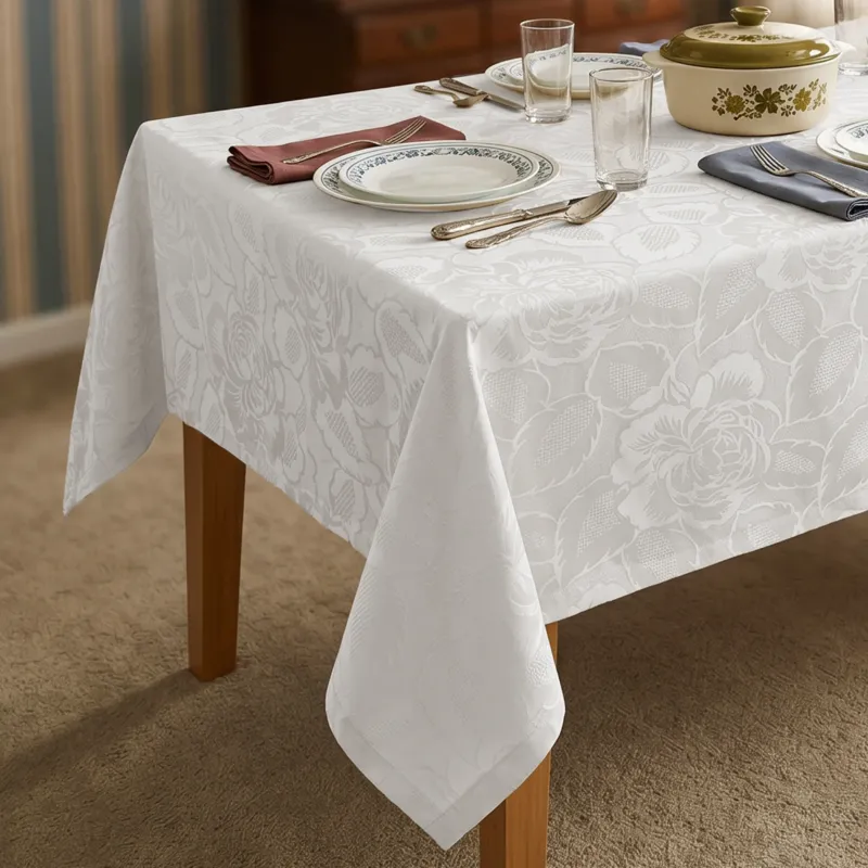 DecoHomeTextil Retro Tischdecke Rosalia mit feinem Rosenmuster – Für eine warme, elegante Tischatmosphäre