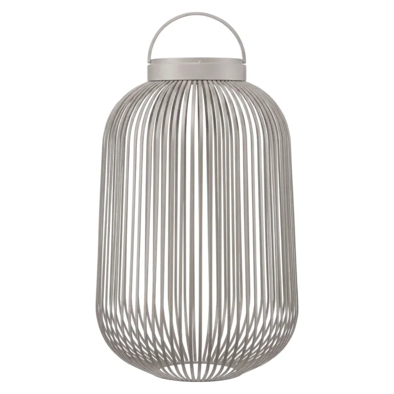 Grote grijze lantaarn met oplaadbare led lamp van Blomus Lito met moderne uitstraling en verticale lijnen