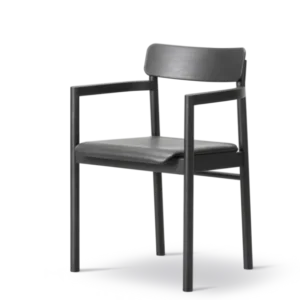 Post Esszimmerstuhl schwarz lackierte Eiche, Sitz gepolstert omni 301 schwarzes Leder von Fredericia Furniture