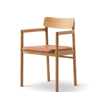 Post Esszimmerstuhl geölt Eiche, Sitzgepolstert Omni 07 Cognac Leder von Fredericia Furniture