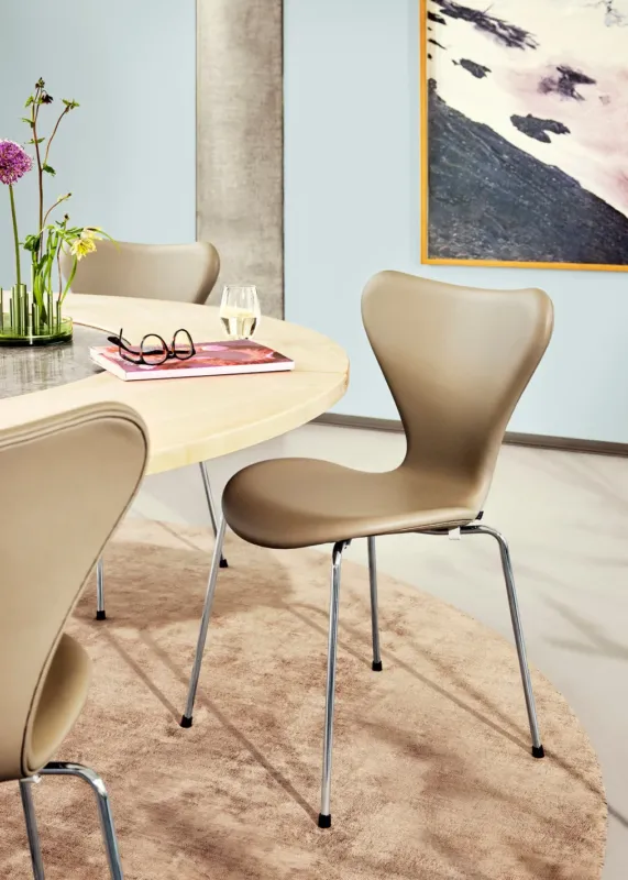 3107 Serie 7, vollgepolstert von Arne Jacobsen – Bild 2