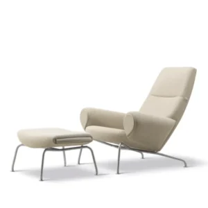 Queen Stuhl inkl. Hocker in Vidar 222 mit Keder in Omni 112 Leder von Hans J. Wegner