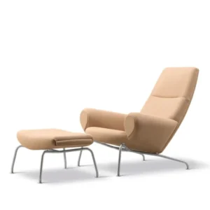 Queen Stuhl inkl. Hocker in Vidar Duo 248 mit Keder aus Vegeta Leder von Hans J. Wegner
