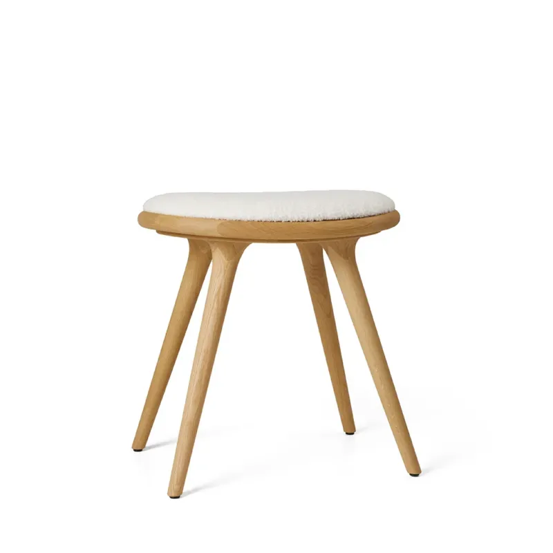 Low Stool, geölt Eiche, Kvadrat Baru 0200, 47 cm Hocker von Mater