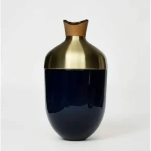 Utopia & Utility Vase India Large I Blue | Steckgefäß aus Halbedelmetall, Glas und Holz