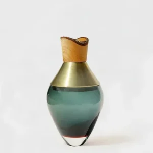 Utopia & Utility Vase India Small I Blue | Steckgefäß aus Halbedelmetall, Glas und Holz