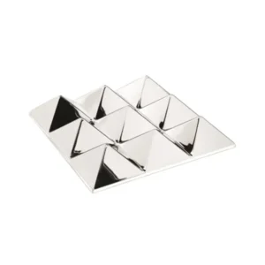 Mirror Sculptures, 9 Pyramiden von Verpan