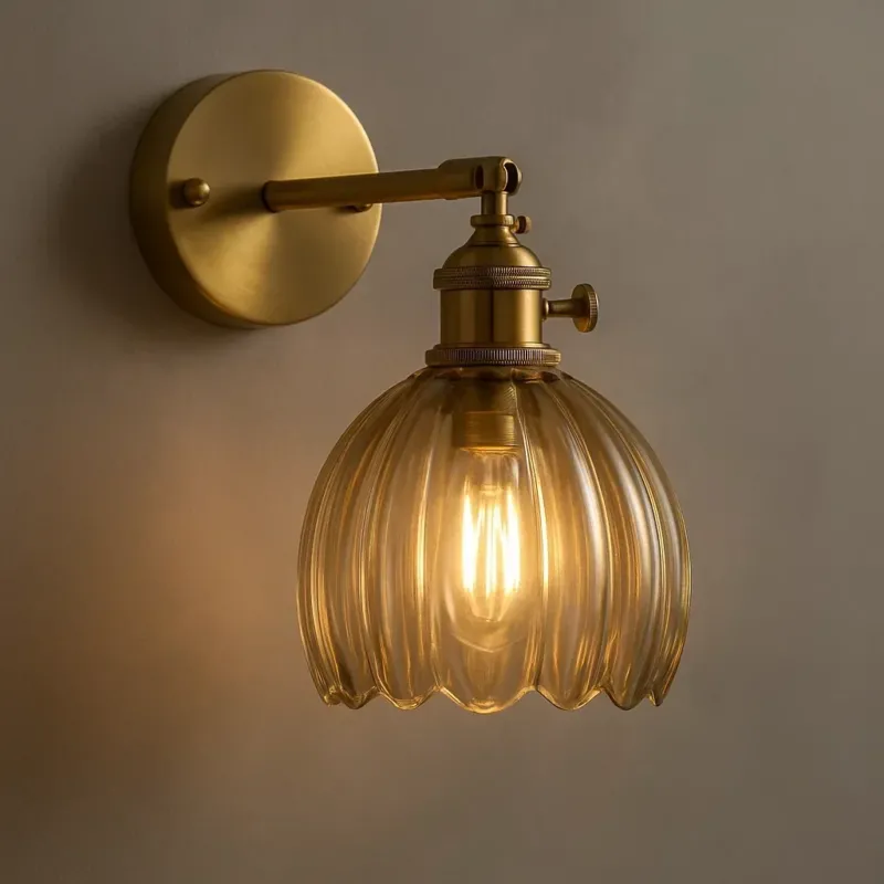 Vintage Wandleuchte mit Blütendesign – E27 Glasleuchte im Retro-Stil