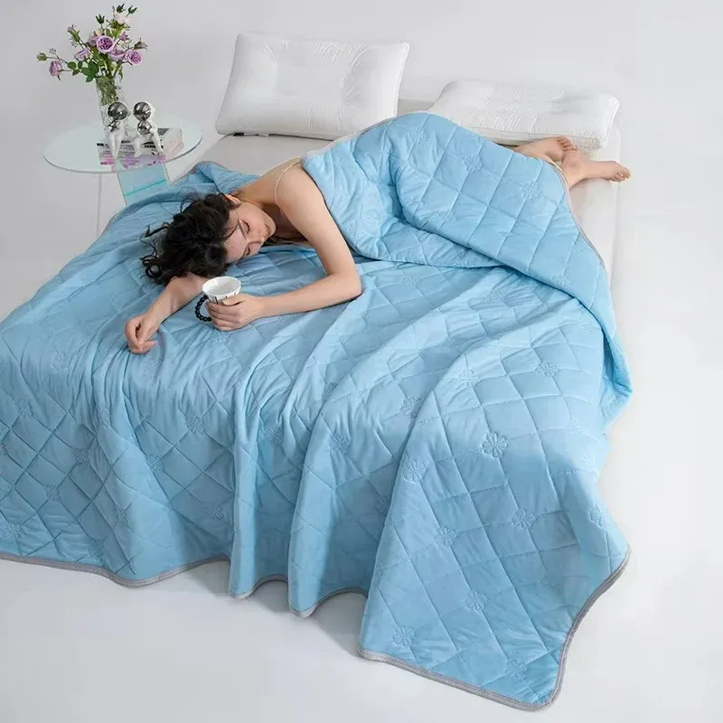 Cooling Summer Comforter Dual-Sided Temperature Regulating Quilt - Product showcase