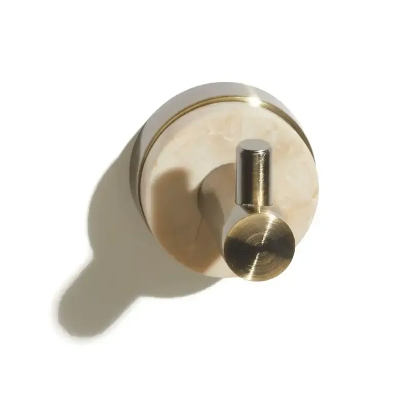 Handtuchhaken Blake von Aquanova in Beige und Bronze – moderner Wandhaken für Handtücher und Bademäntel im Badezimmer