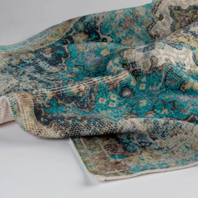 Evelyn Kahle Persia Vintage-Teppich, Oliv: Gemusterter Teppich mit Used-Look für den Flur.